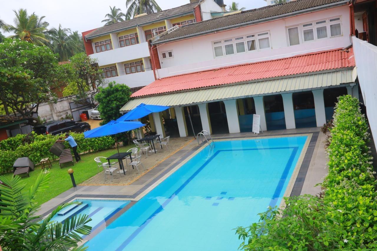 Ranveli Beach Resort Dehiwala-Mount Lavinia Exterior foto